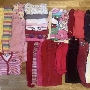 Barn kläder /Mycket fint stort klädpaket till flicka stl 74/80 - Mycket fint stort klädpaket till flicka stl 74/80  Kläder från olika märken som Me&i /kappahl /lindex/pop/ h&m…….  Kläderna är bra skick.  Kolla gärna mina övriga annonser Samfraktar gärna  Jag önskar dig lycka till på auktion  N: 441