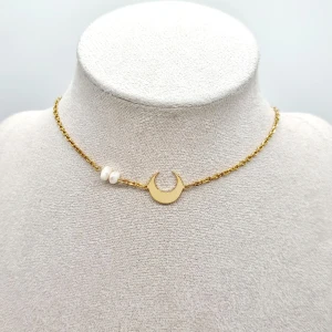 Handgjort halsband  - Handgjort halsband. Material-rostfritt stål👌,pärlor. Nickel fri. Längd: 35cm+2,5cm. 