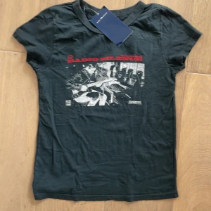 T-shirt - Brandy  Melville one sitze men som en S, svartgrå