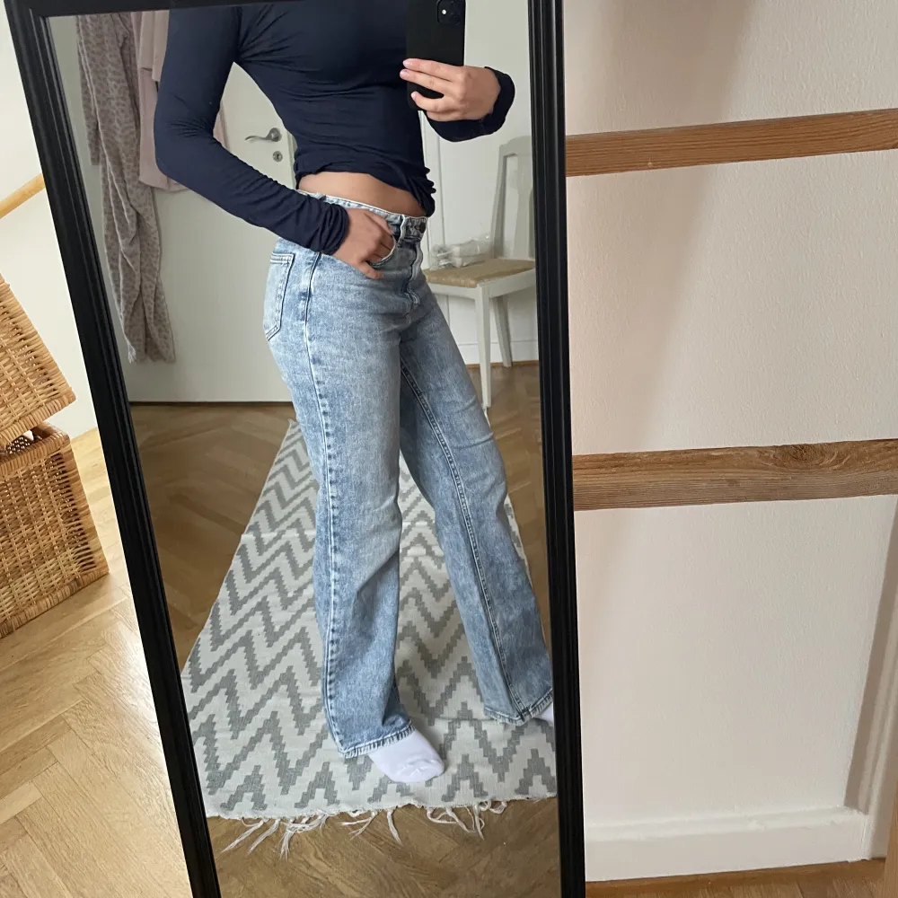 Lågmidjade enkla jeans! Super snygga 🤩fler bilder + mått kom priv. Jeans & Byxor.