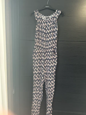  One piece - Som ny passar xs/s kan samfrakta om man köper fler 