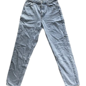 jeans - sötaste mom jeansen i en ljus färg😇😇