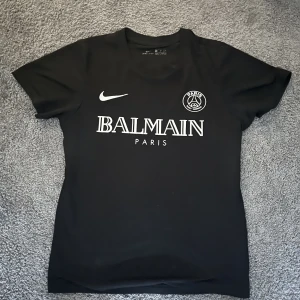 BALMAIN X PSG  - Väldigt bra cond 9/10. 