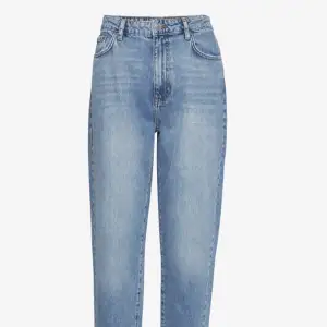 Ljusblåa jeans från Gina Tricot (Nyskick) i storlek 34❤️ för bara 149kr.   