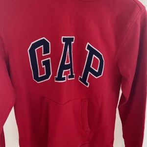 GAP hoodie - Fin Gap hoodie köpt i vintage butik. Oklar storlek men sitter som storlek S💕