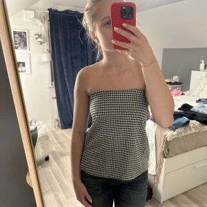 Mönstrad kjol - Säljer denna kjol som man även kan använda som en bandeau topp❤️‍🔥Aldrig använd!❤️‍🔥