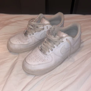 Nike air force  - inga skador, använda några gånger. Box finns 