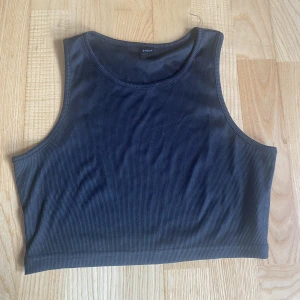 Svart linne - Svart ribbat linne från Shein. Använd fåtal gånger. 