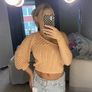 Topp - En söt topp från mango, använd 1 gång. Kika in på mitt flöde för fler toppar och andra kläder