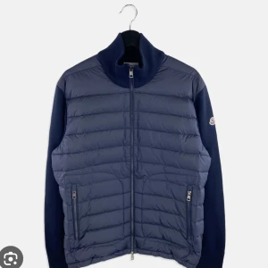 Moncler cardigan - Söker denna jacka ( mötas bara i Stockholm) 