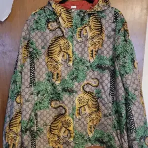 Gucci rain jacket rare find. Price can be discussed. Got it from an old friend don’t really fit my style 
