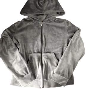 Snygg och skön zip up hoodie från GinaTricot! Fint och lent material 🙌 storlek: m💞