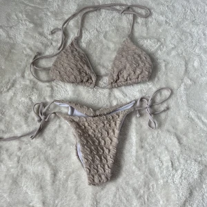 Beige bikini - Beige bikini från SHEIN. Stl M men mer mot S.