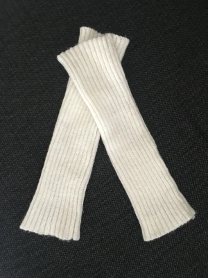 Benvärmare  - Säljer mjuka benvärmare som jag har använt några ggr men är i bra skick. TRYCK INTE PÅ KÖP ❌ 