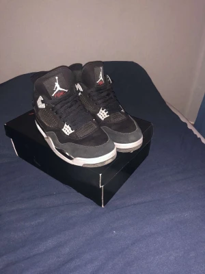 Jordan 4 black canvas  - -Lite andvänd  -äkta  -box ingår