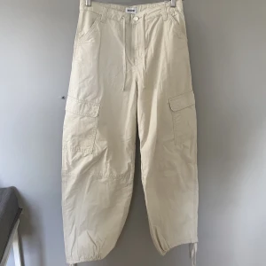 Cargo Weekday - beiga Cargo med knytning, använts ett par gånger
