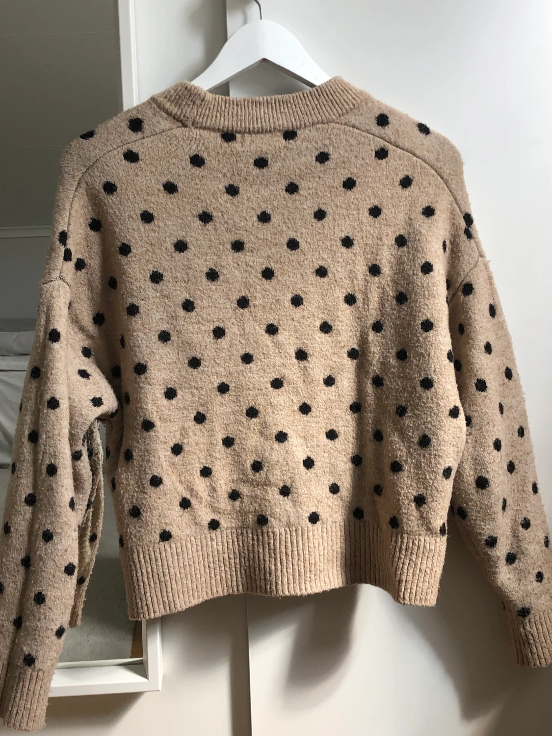 Stickad tröja med prickar - 90