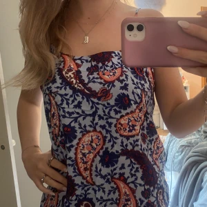 Linne - Super gulligt linne, perfekt nu under sommaren. Storlek S/M💕