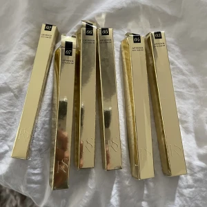 Rebecca Stella Läpppennor - Säljer helt oanvända Rebecca Stella läpp pennor.  