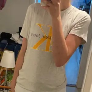 Jättefin t shirt från Calvin Klein  Använd någon enstaka gång.  Storlek M