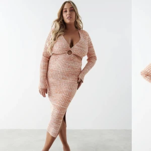 Klänning Gina Tricot - Jätte snygg oanvänd klänning från Gina tricot. Tjockt material vilket ger en otroligt lyxig känsla. Köptes för 700kr men användes aldrig då jag glömde av den i garderoben. Storlek S men passar även M jätte bra! 😍😍😍 