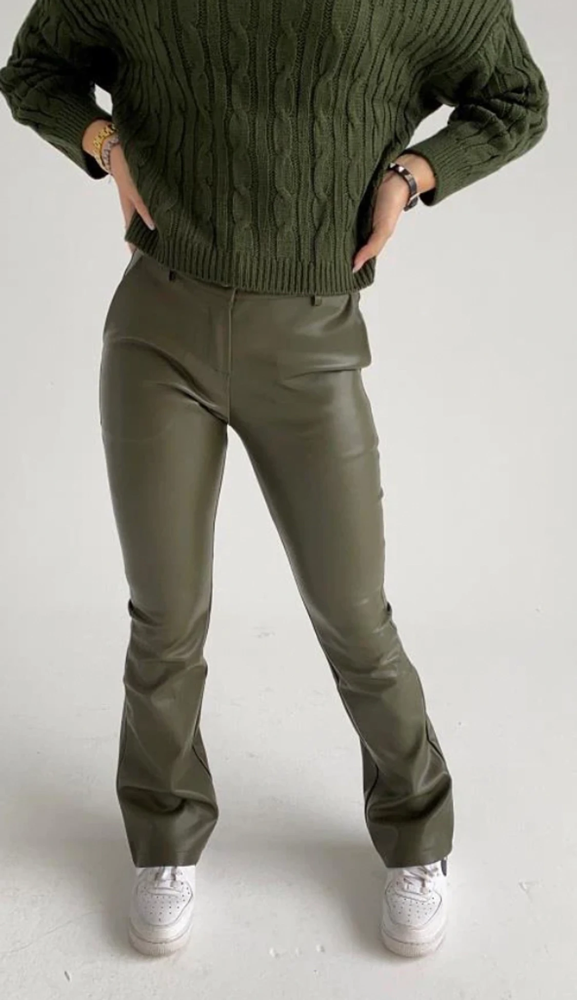 Mörkgröna skinn byxor 