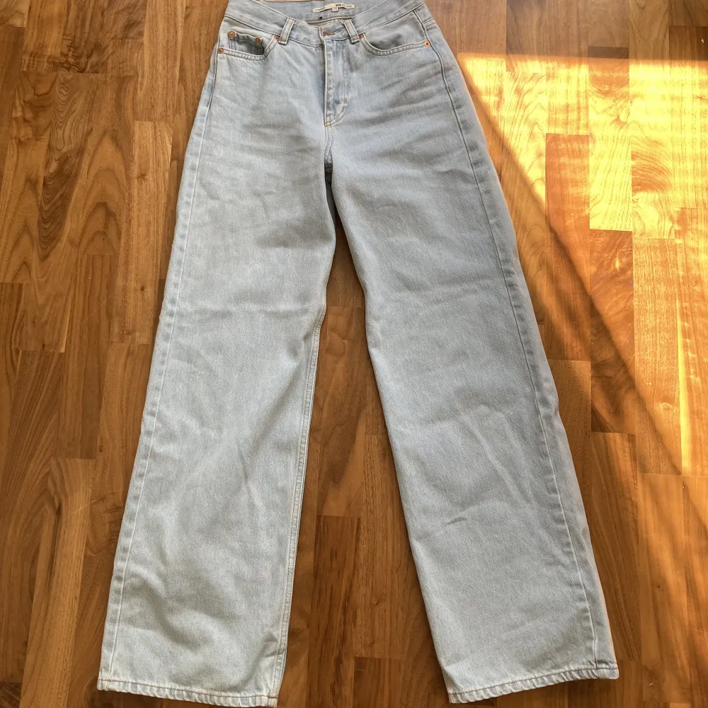 Ett par superfina junkyard jeans som har blivit för små  Storlek 24 (tum) Skulle även kunna byta mot en större storlek, 26/27 däromkring! . Jeans & Byxor.