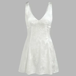 Vit klänning - Cider - säljer denna helt nya klänningen från cider, prislappen är kvar🤗 orginalpris 165kr🫶🏼🩷