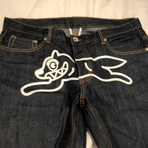 BBC Jeans - Billionaireboysclub jeans storlek 34x32, skick 9/10, sköna och tunna. Färgen är mörkblå.