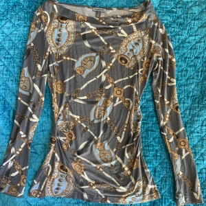 Topp - Asful topp i coolt mönster 