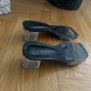 Klackskor - Kortare klack, väldigt enkla och bekväma att gå i och gå ut på krogen med! 