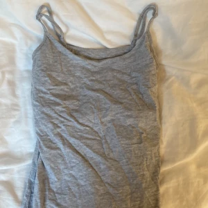 Grått Linne - Fint linne i gott skick. Storlek XS och exklusive frakt. :)