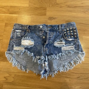 Jeansshorts - Knappt använda shorts från RunwayDreamz. Inget att anmärka på.