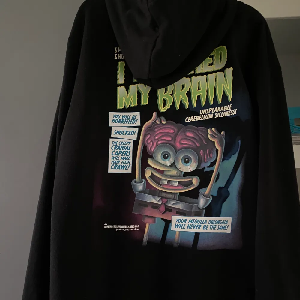 Super cool hoodie köpt på HM!  Sparsamt andvänd! . Hoodies.