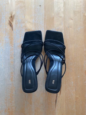 Klackar - Använda endast 3 gånger. Svarta klackskor från zara i storlek 37