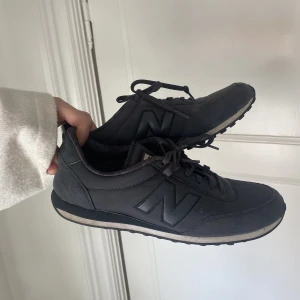 New balance skor - Storlek 39-40. Inga defekter. Knappt använda. Modell 410.