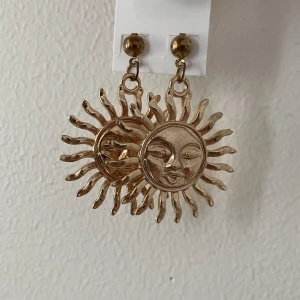 Örhängen - Örhängen formade som solar