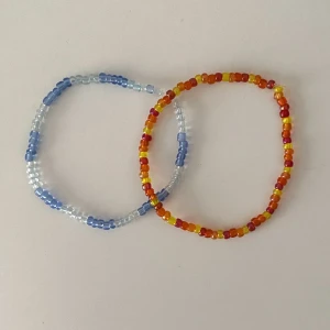 Armband<3  - Jätte fina armband jag gjort själv<3 frakt på 13kr tillkommer:) STYCKPRIS:  15kr! PRIS FÖR BÅDA : 20kr!!