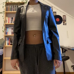 Skinn kavaj  - Köpt från zalando men är från only. Jag har använt den några få gånger och säljer då den är för liten. Ny pris 450kr. Kan sänka vid snabb affär 