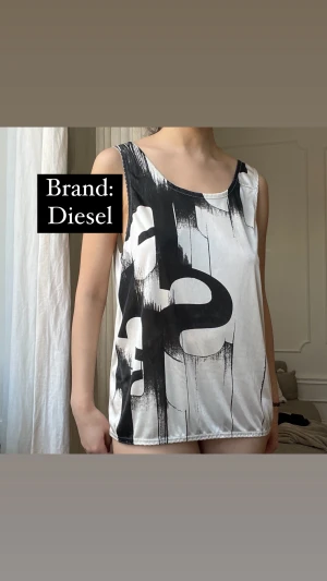 Diesel unisex topp - Unisex. Diesel. Storlek S passar också M. Möts i stockholm eller fraktar :)