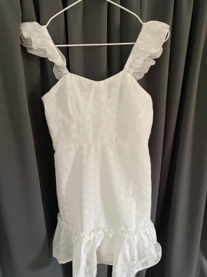 Sommarklänning  - Söt helt ny sommarklänning i storlek S
