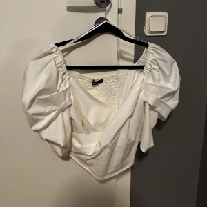 blus - vit blus som är jättefin till sommaren 