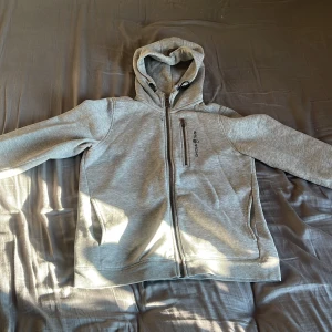 Sail racing hoodie - Är som ny Har andvänts några få gånger Ordinarie pris: 1000