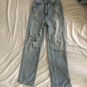 SHEIN jeans - Säljer dessa jeans då de inte passar mig längre 🫶🏽 jeansen är i väldigt bra skick!