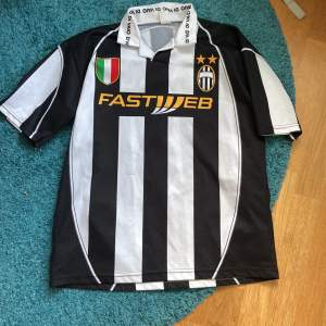 Säljer en Juventus tröja. Di Vaio.