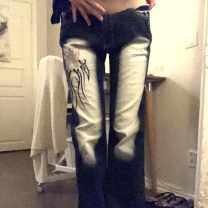 Crazy age jeans - Såå snygga crazy age jeans 😍 midjemått 80cm benlängd 105 cm. Pris kan diskuteras