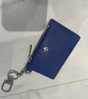 Tory burch - Korthållare, använd max 2 gånger. Köptes på jackie. Pris kan diskuteras vid snabbaffär 💙