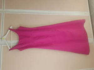 Långklänning/Balklänning - En rosa fin o enkel långklänning. Använd 1 gång 