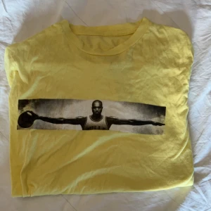 kanye west t shirt - kanye west tröja i bra skick
