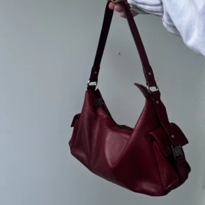 Vintage väska handbag skinnväska leatherbag leather  - Supersöt vintage väska i äkta läder. Flera innerfickor. 